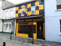 farbenfroh sind die Fasaden der Häuser in den Städten