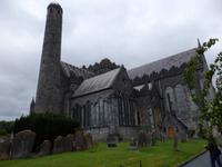 St. Canies Cathedrale mit Rundturm in Kilkenny
