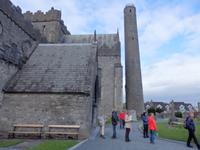 Der Rundturm neben der St. Canice Cathedrale in Kilkenny
