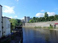 Das Schloss der Fam. Butler steht gegenüber unserem Hotel am River Nore