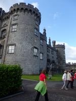 Wir besichtigen das Schloss von außen und von innen