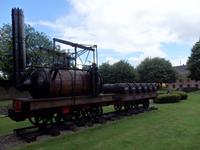 Alte Technik im Freigelände der Destillerie