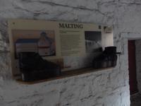 Plateauschuhe trugen die Arbeiter, damit sie sich die Füße nicht verbrennen