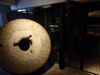 Ein alter Mühlstein