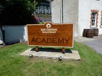 Im Firmengelände der Destillerie