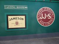 Firmenlogo und Wegweiser zum Testraum