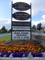 Vor dem Oaks- Hotel in Killarney