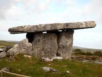 - der Poulnabrone  Dolmen