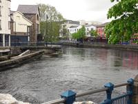 Sligo liegt am Caravogue River