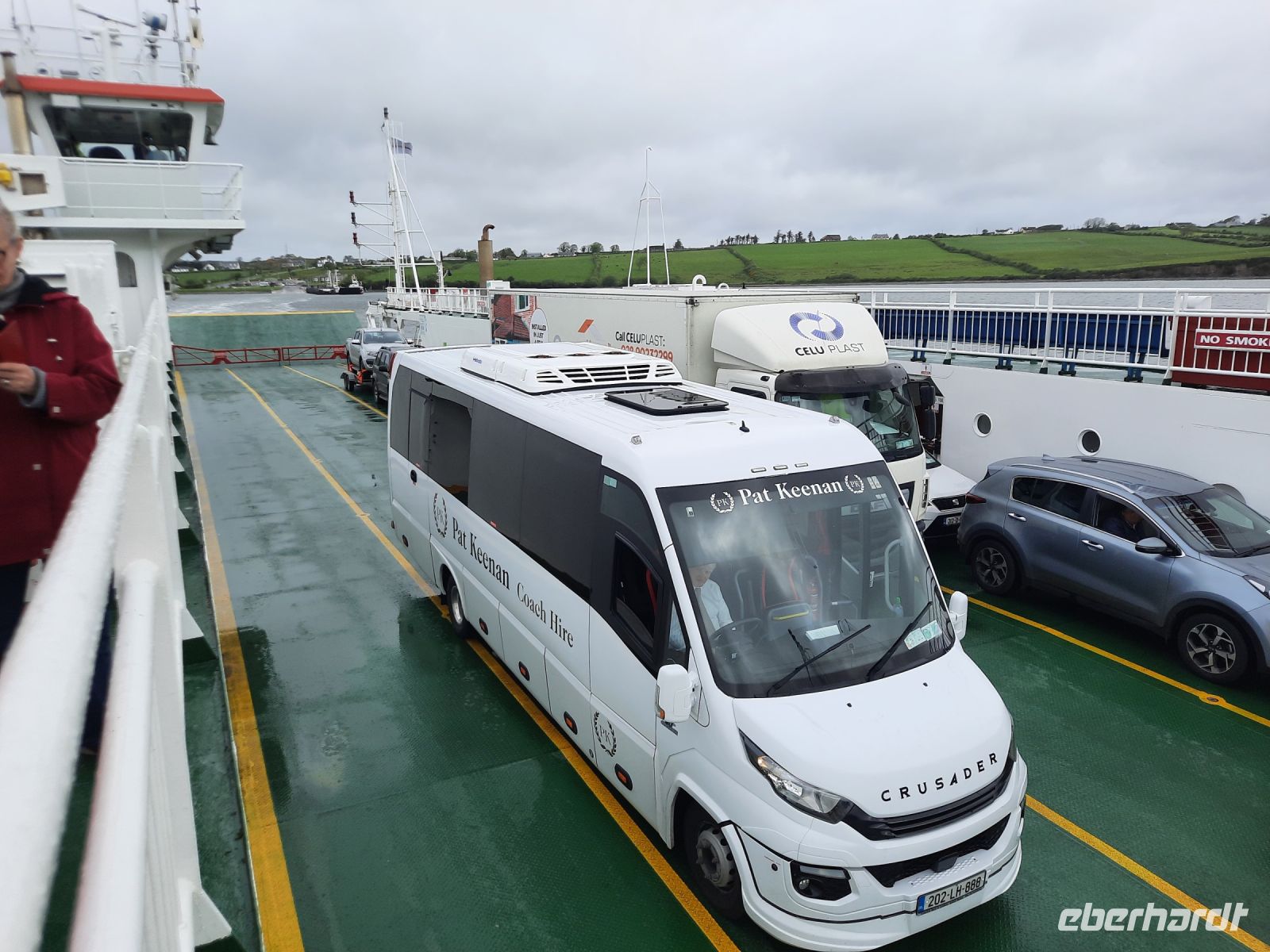 unser Bus kommt  mit