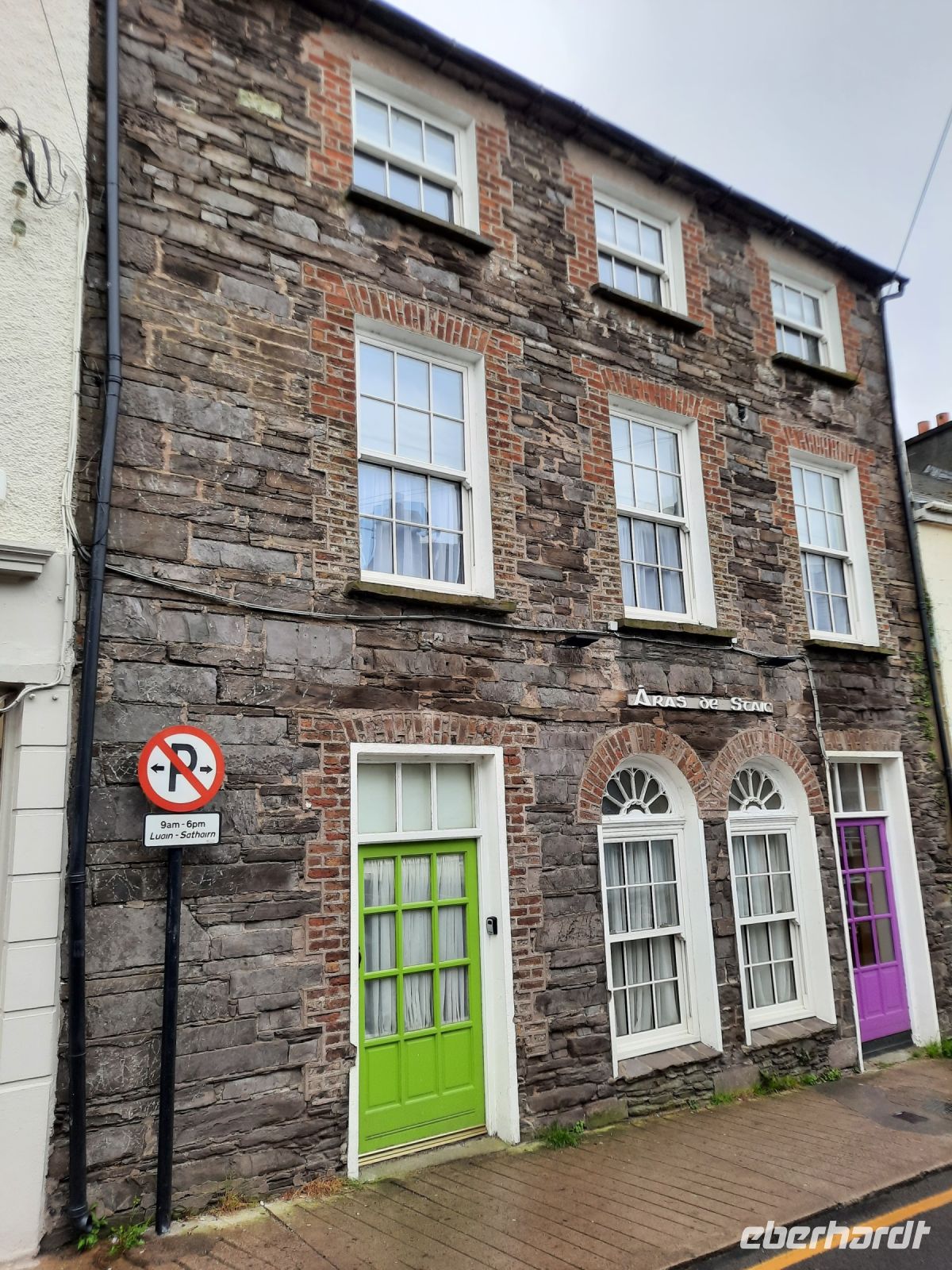 und überall farbige Türen