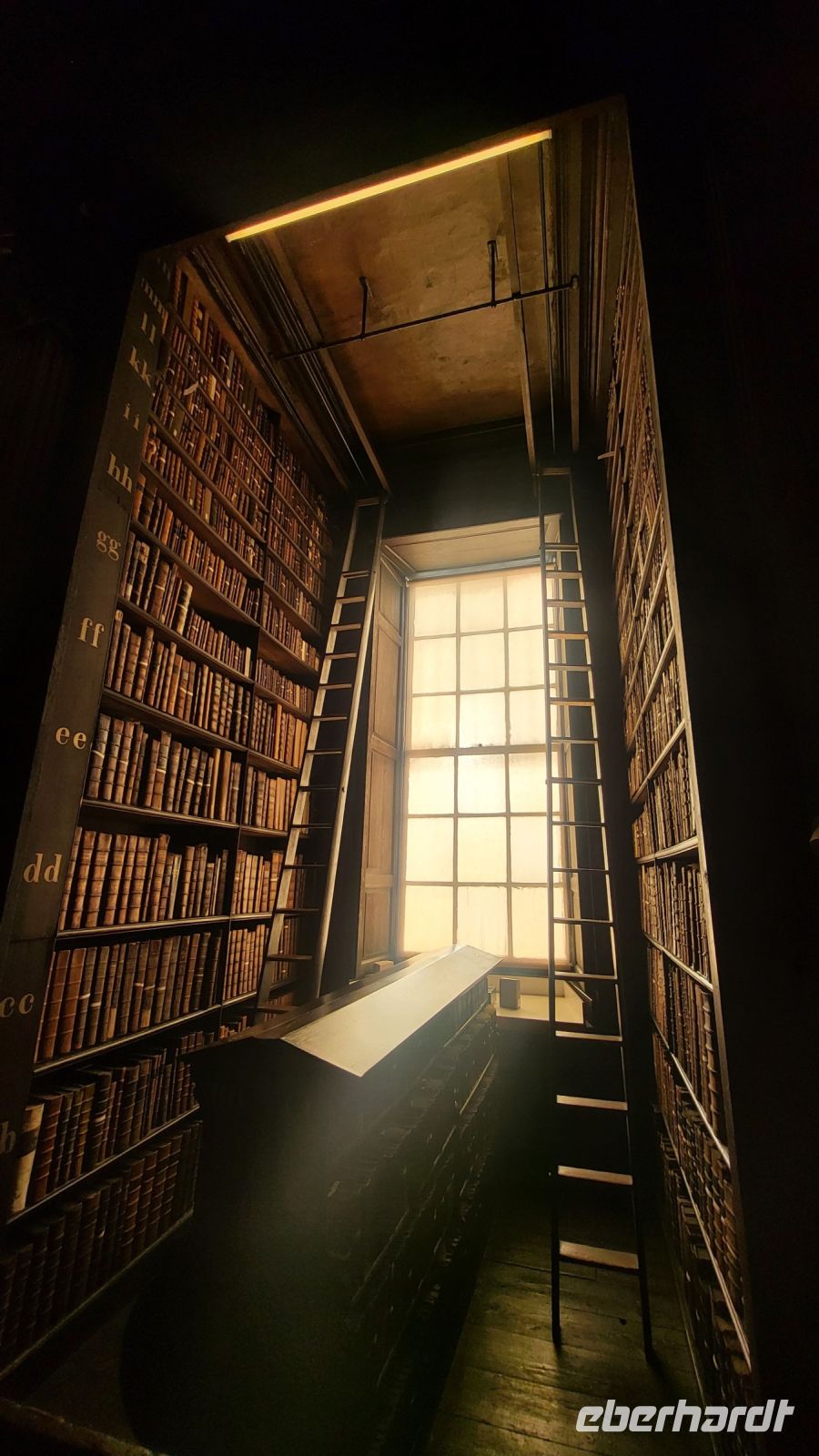 69 - The Long Room im Trinity College in Dublin