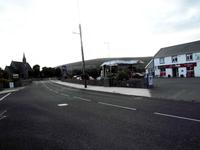 Ballyvaughan hat eine Tanke und eine Kirche