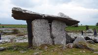 Der Poulnabrone-Dolmen auf dem Burren