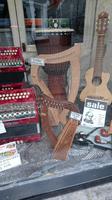 Musikalien gibt es überall zu kaufen - auch in Galway