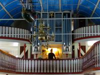 050_Orgelspiel in der Kirche in Torshavn