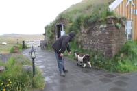 Kaffeepause am höchsten Bauernhof von Island - Möôrudalur (Sven und seine Ziege)