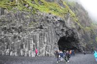 Fotostopp an den Felsnadelfelsen von Vik-i-Myrdal