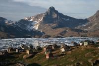 Blick auf Tasiilaq in Grönland