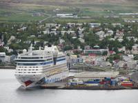 AIDAluna im Hafen von Akureyri