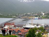 Panoramablick auf Tromsø mit der Tromsø-Brücke