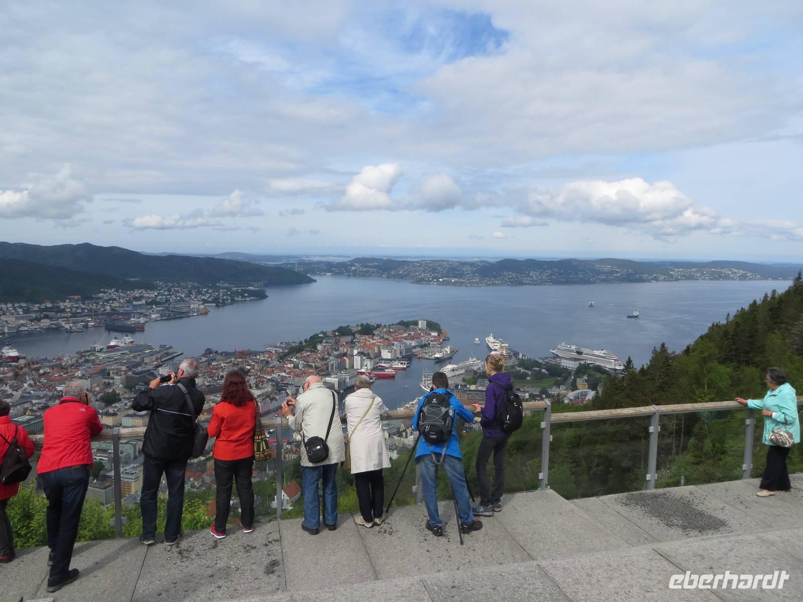 Panoaramblick vom Hausberg Bergens, dem Fløyen