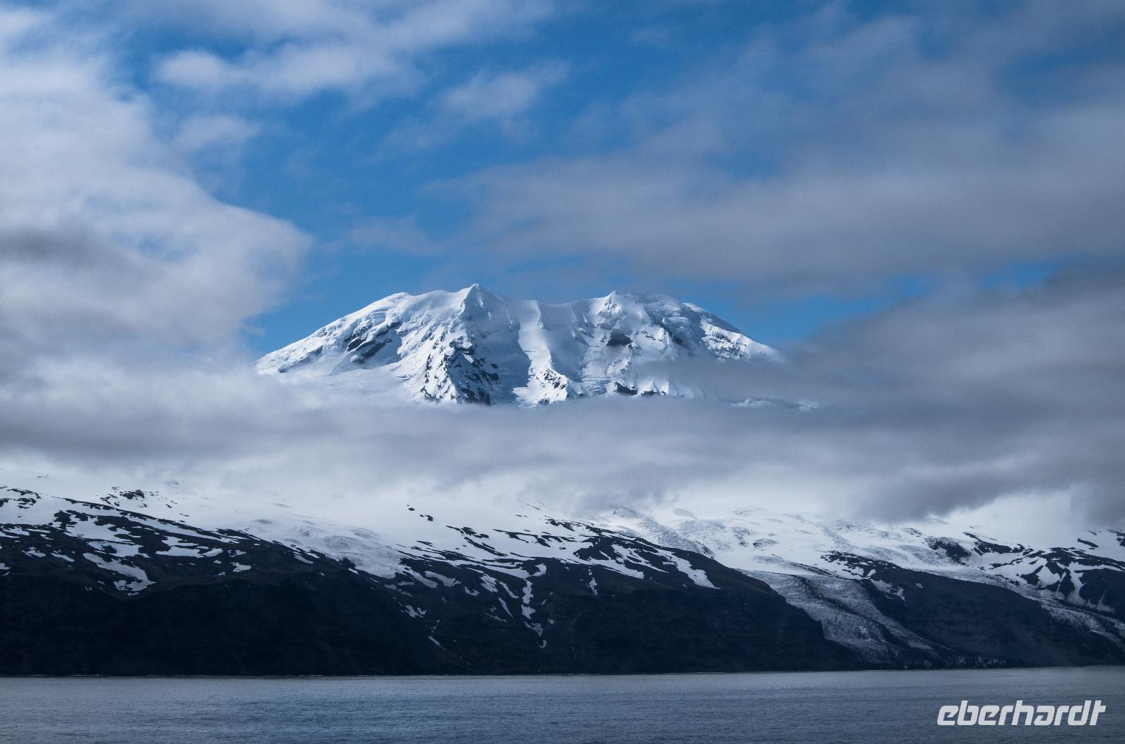 Vulkan Beerenberg auf Jan Mayen - die Spitze ist sichtbar!