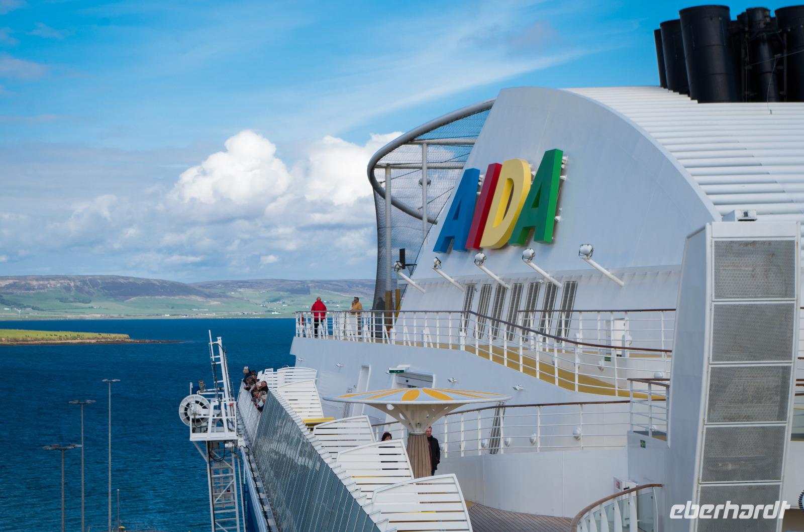 AIDAluna auf den Orkney Inseln