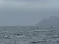 090 Auf dem Weg nach Spitzbergen - Insel Jan Mayen im Nebel