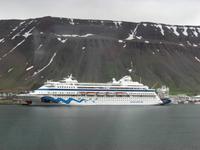 unser Schiff im Hafen von Akureyri