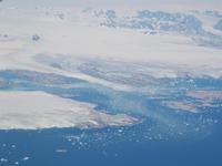 Wir fliegen vorbei an Grönland