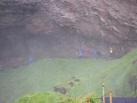am Wasserfall Seljalandsfoss