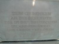 Am Denkmal der deutschen Seefahrer in Vik