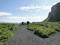 Am Denkmal der deutschen Seefahrer in Vik