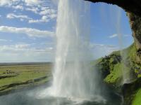 Hinter dem Seljalandsfoss