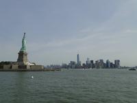 Statue of Liberty vor der Skyline von Manhattan