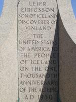Aufschrift der Statue von Leif Eriksson in Reykjavik