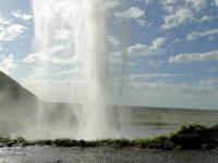 Hinter dem Seljalandsfoss