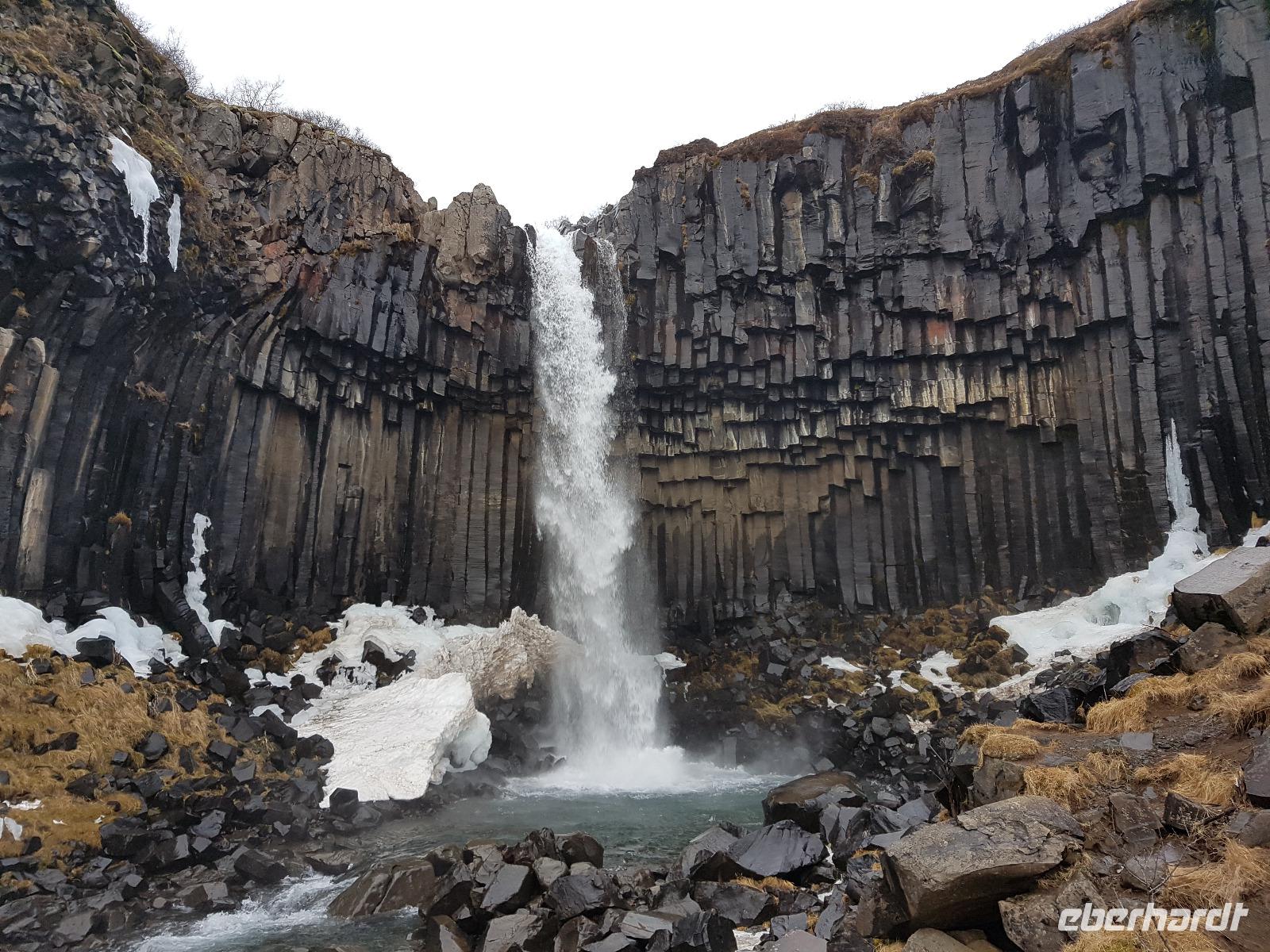 Island, Süden, Wanderung zum Svartifoss Wasserfall