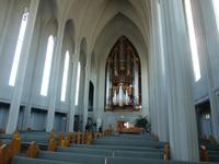 in der Hallgrimskirkja, weiß wie Gletscher