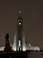 Hallgrimskirkja bei Nacht