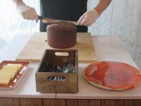 Kostprobe: warmes Brot, Butter und Saibling