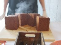 frisches, noch warmes Roggenbrot wird nun serviert