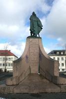 Denkmal vor der Hallgrimskirche