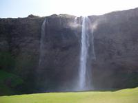 Der Wasserfall Seljalandsfoss