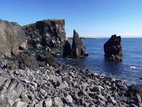 Felsnadeln an der Küste