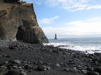Strand mit Basaltsäulen