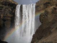 Wasserfall mit Regenbogen