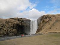 Wasserfall mit Regenbogen