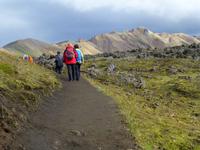 Wanderung im Hochland Landmannalaugar - farbige Berge